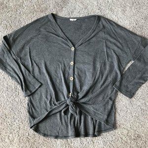 Bib! Women’s large gray button down top